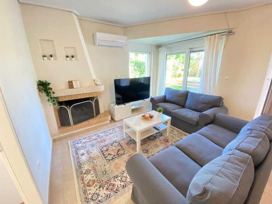 Cozy 2 Room Apartment With Garden Near Athens Air-Port Artémida Eksteriør bilde