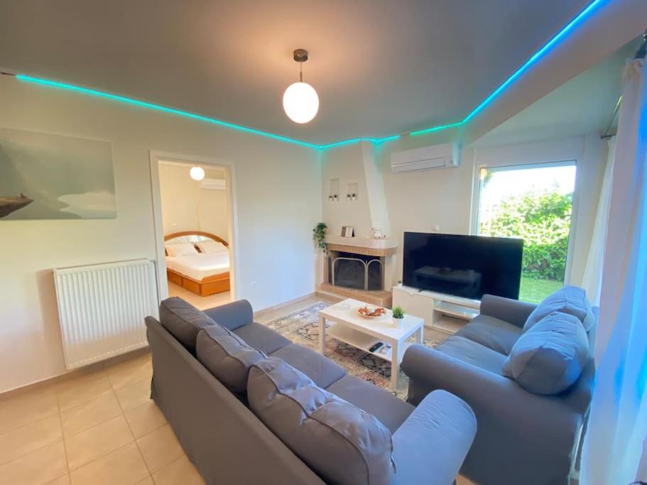 Cozy 2 Room Apartment With Garden Near Athens Air-Port Artémida Eksteriør bilde