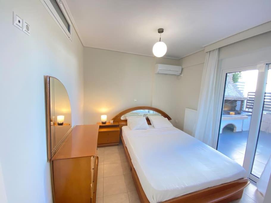 Cozy 2 Room Apartment With Garden Near Athens Air-Port Artémida Eksteriør bilde