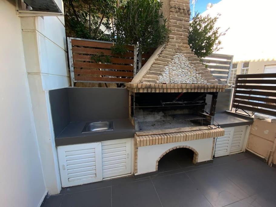 Cozy 2 Room Apartment With Garden Near Athens Air-Port Artémida Eksteriør bilde