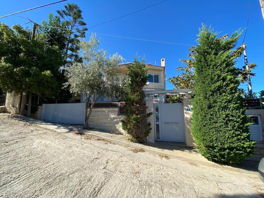 Cozy 2 Room Apartment With Garden Near Athens Air-Port Artémida Eksteriør bilde