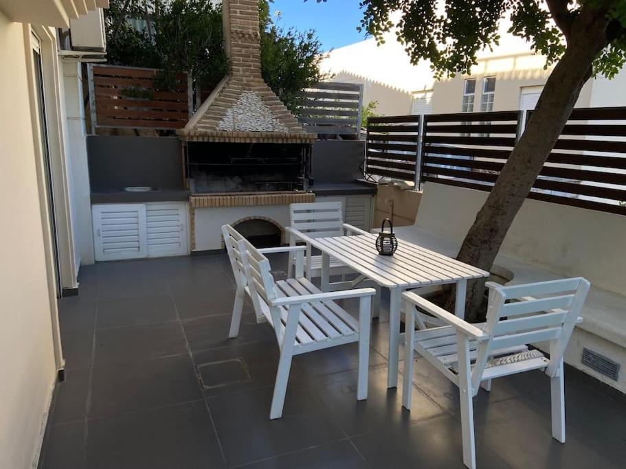 Cozy 2 Room Apartment With Garden Near Athens Air-Port Artémida Eksteriør bilde